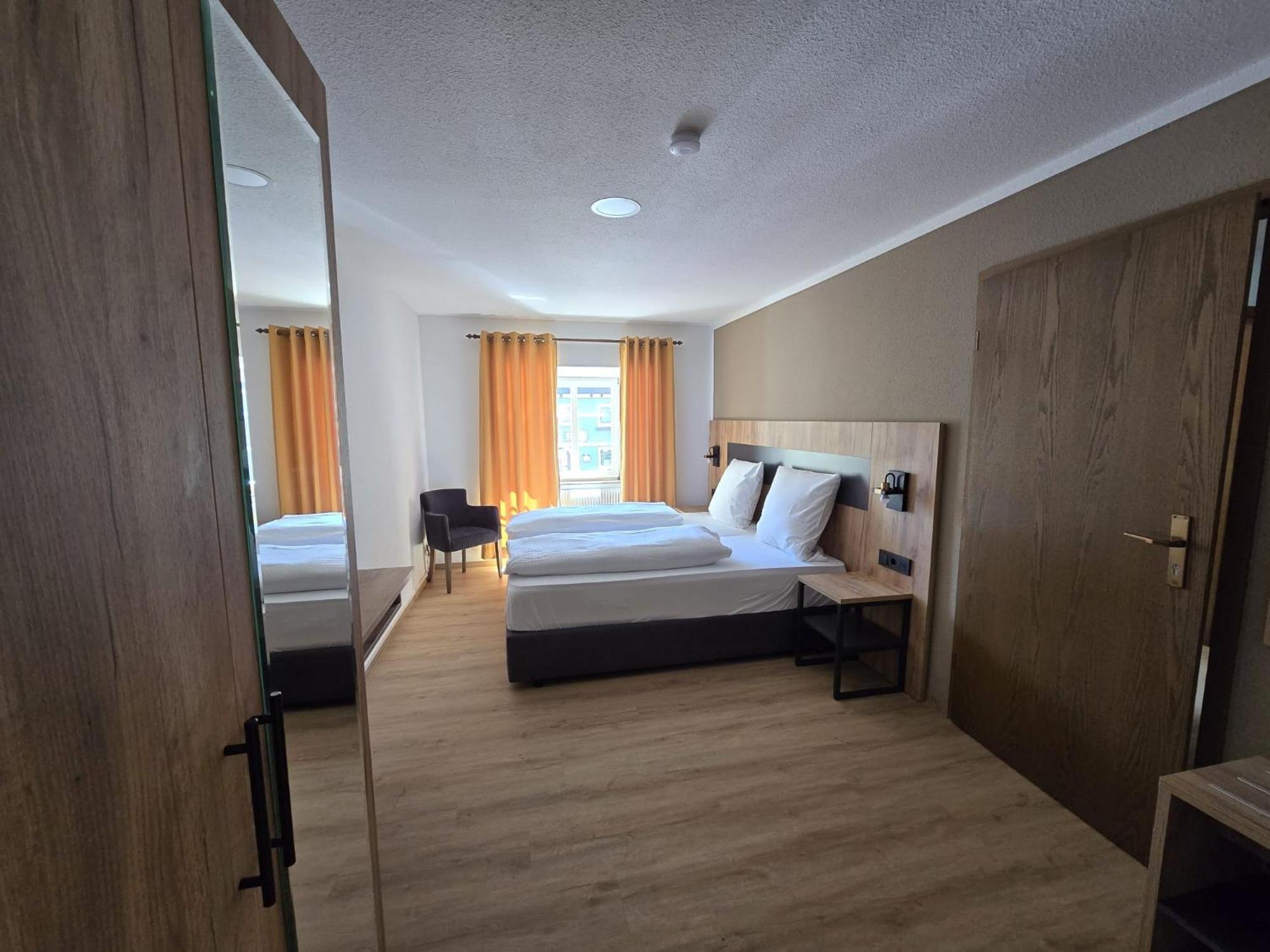 Landgasthof Kreuz Mit Gaestehaus Immendingen Экстерьер фото