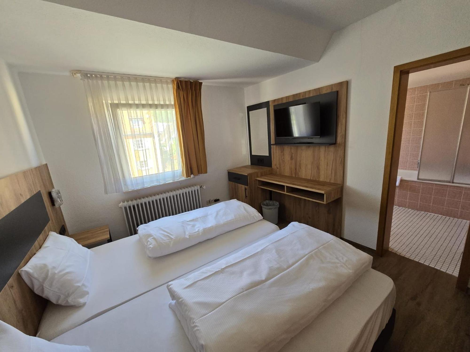 Landgasthof Kreuz Mit Gaestehaus Immendingen Экстерьер фото